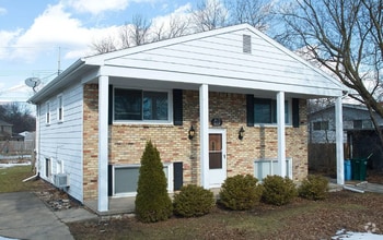 Building Photo - 3117 Holiday Dr