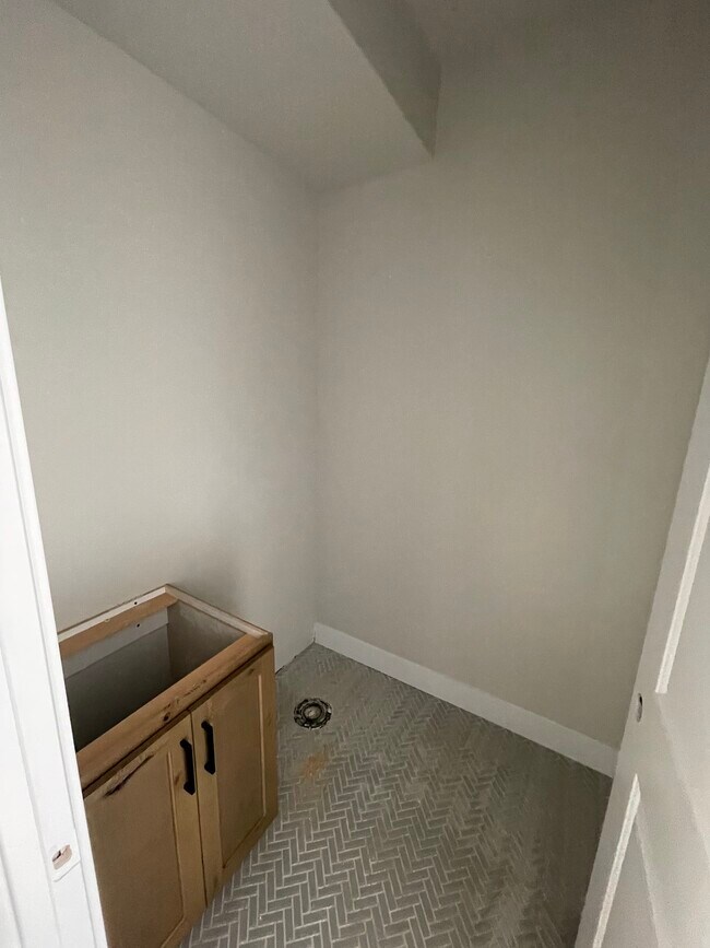 Building Photo - 439 E Nickel Ln