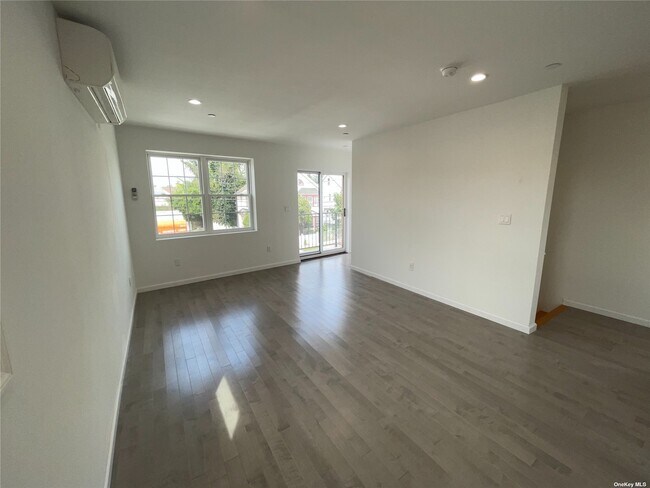 Foto del edificio - 190-14 109th Rd