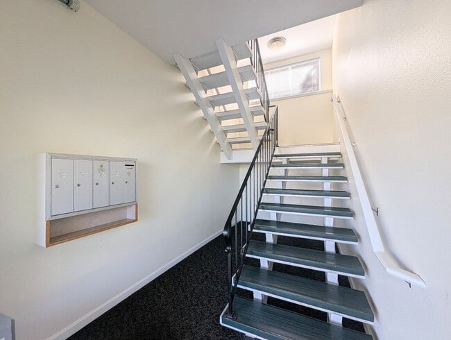 Building Photo - 2Bd/1Ba Edmonds Condo