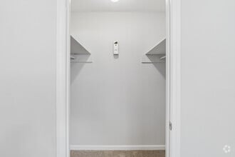 Majestic -2BR, 1BA - 900SF - Walk-In Closet - Royal Park - Students save up to 10%!