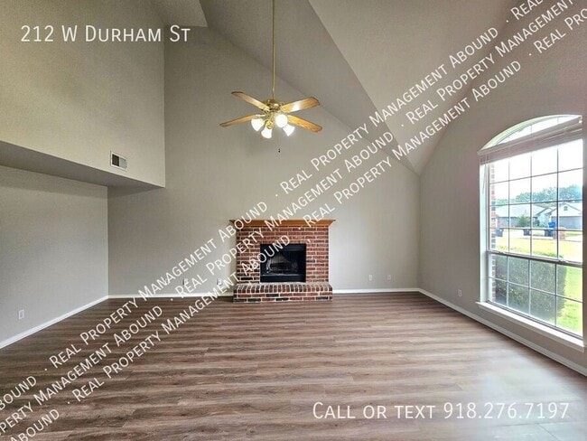 Building Photo - 212 W Durham St