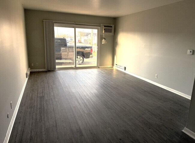 Building Photo - Spacious 1 Bed 1 Bath in the heart of Speedway!