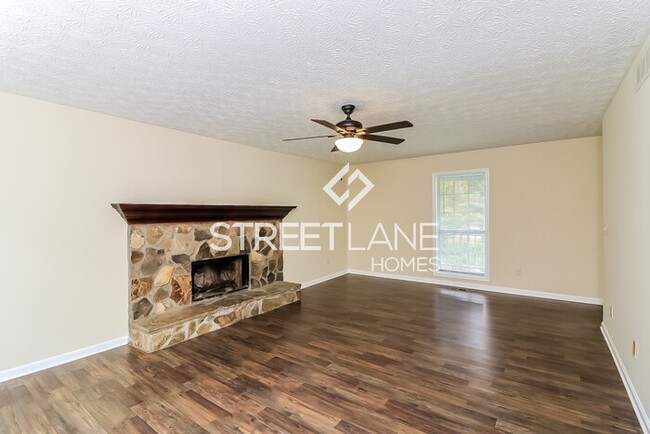 Building Photo - REDUCED! - Full month rent free!