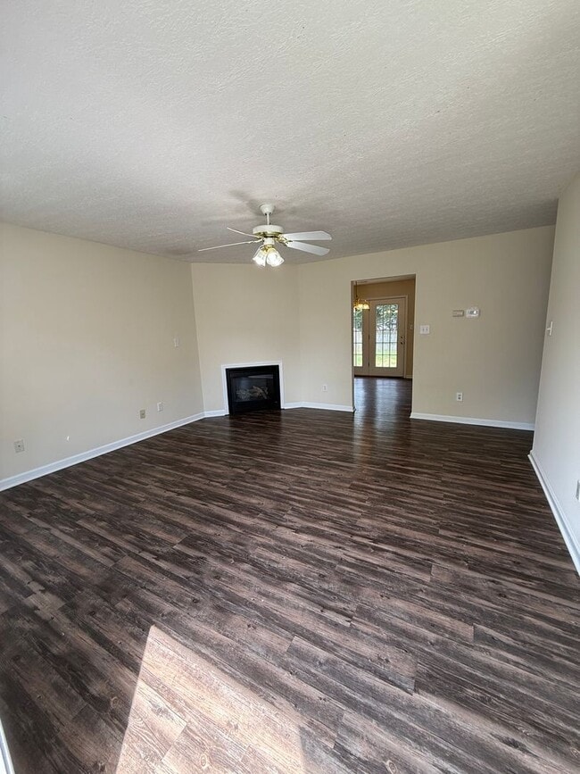 Building Photo - Lovely 4 Bedroom 2.5 Bath Home in convenient West Knox location