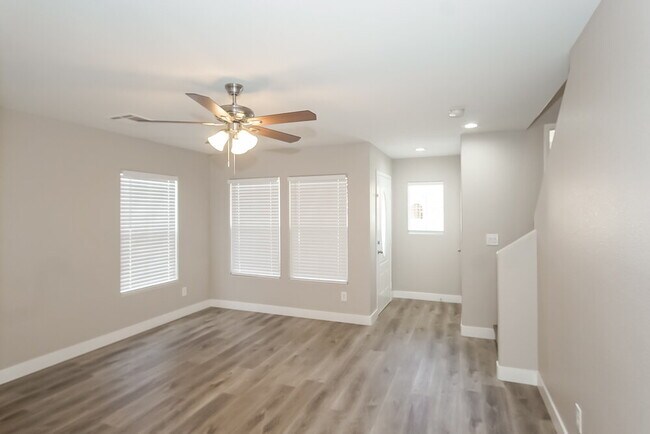 Foto del edificio - 7249 Huckaby Ave