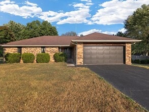 Building Photo - 8430 N Oaklawn Dr