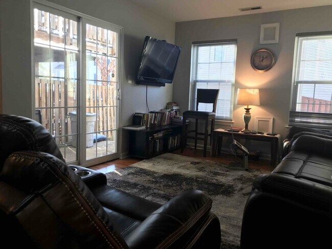 Foto del edificio - 1311 Hill Born Dr