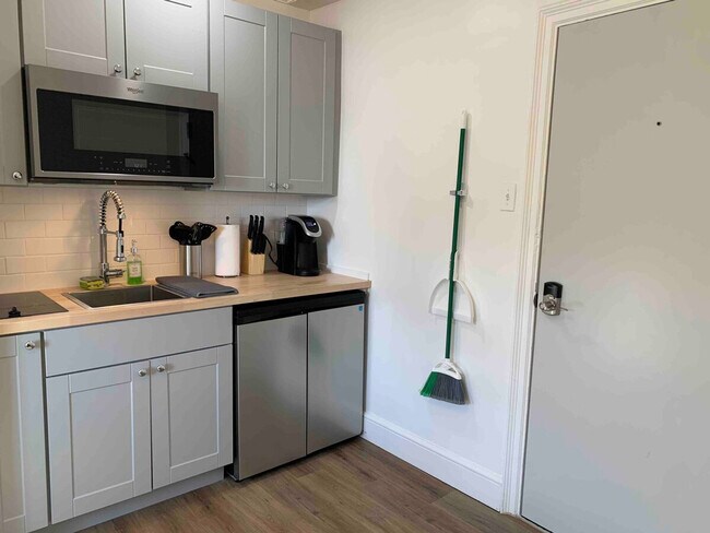 Building Photo - 101 N Pearl St