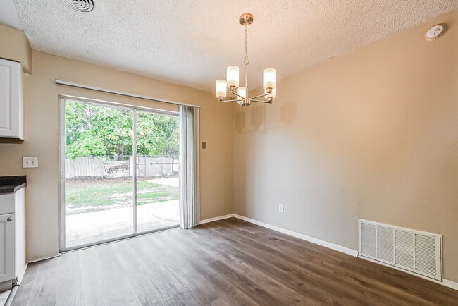 Building Photo - 10945 Tangora St