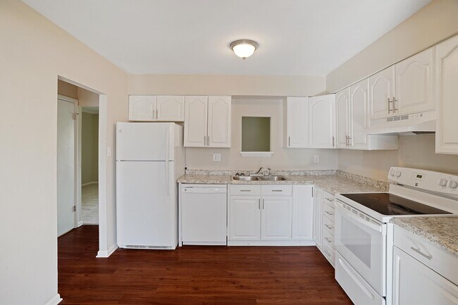 Building Photo - 405 Berkshire Ct