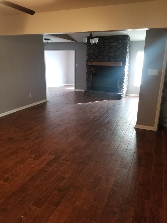 Building Photo - 1817 Troy Cir