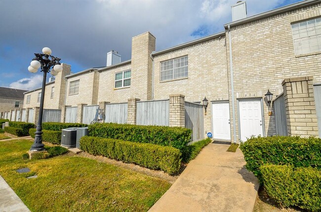 Foto del edificio - 306 Wilcrest Dr