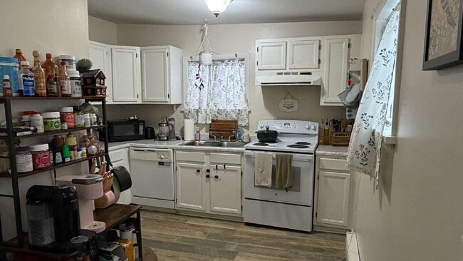 Building Photo - Available January 2026! 1 Bedroom, Main Street Macedon