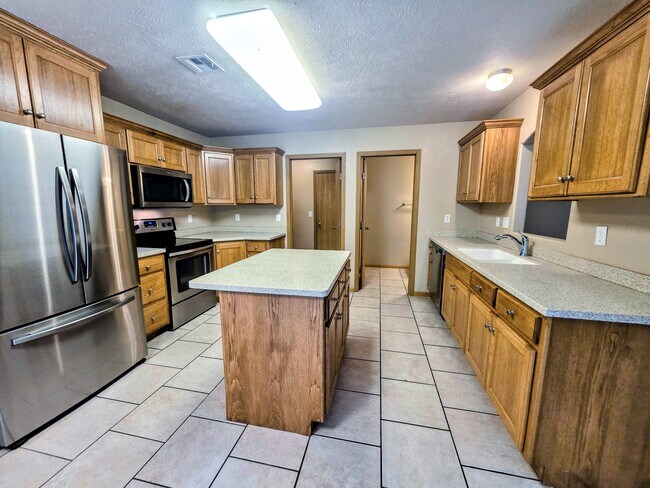Foto del edificio - 606 Highland Ridge Dr