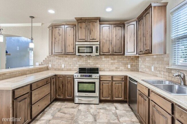 Building Photo - 4 br, 2 bath House - 1113 Paradise Drive