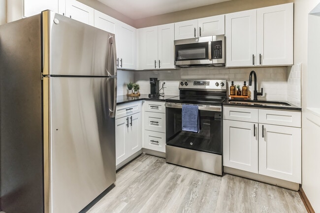 301_N_Salisbury_St_West_Lafayette_IN_47906_USA-Kitchen-203A8717 - Victory on Salisbury Apartments