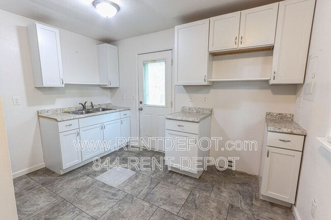 Building Photo - 1621 Rheinhardt Ave