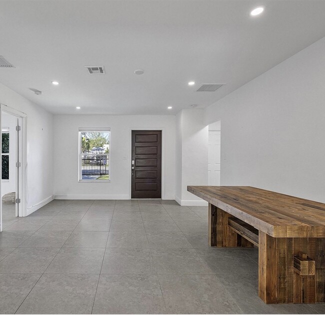 Foto del edificio - 340 NW 45th St
