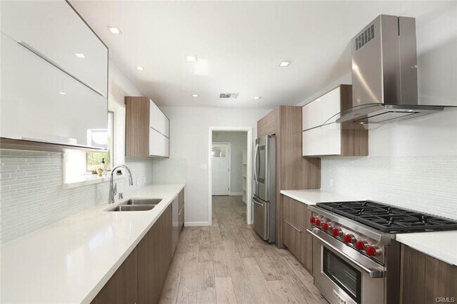 Building Photo - 1640 Cumberland Terrace, Glendale, CA 9120...