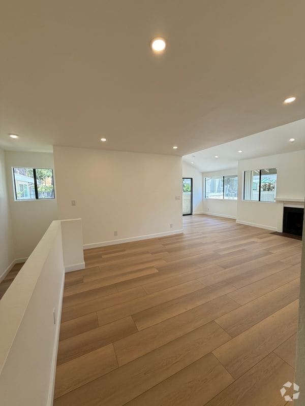 Building Photo - 22137 Burbank Blvd