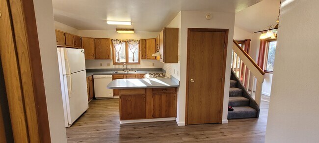 Foto del edificio - 51075 Kalgin Dr