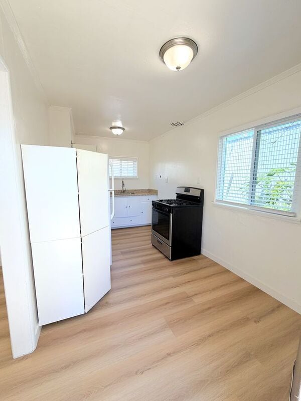 Building Photo - 1732 Cabrillo Ave