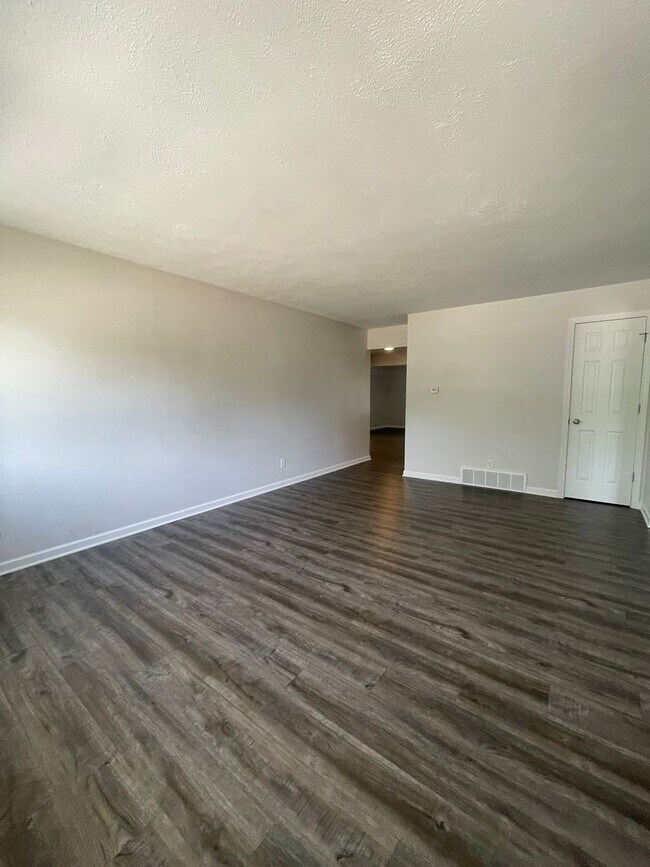 Building Photo - 01141 - South 204-206
