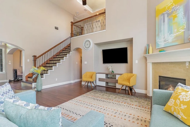 Building Photo - 1620 Ridgecove Dr