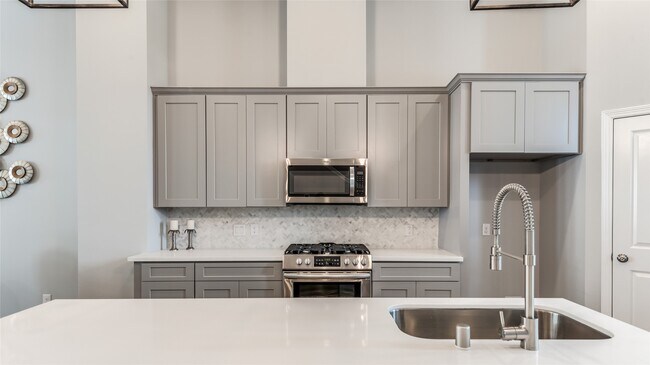 Foto del edificio - 605 W 24th St