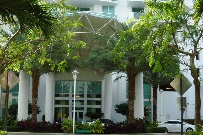 Building Photo - 7900 Harbor Island Dr
