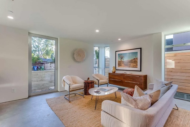 Building Photo - 1519 Cabrillo Ave