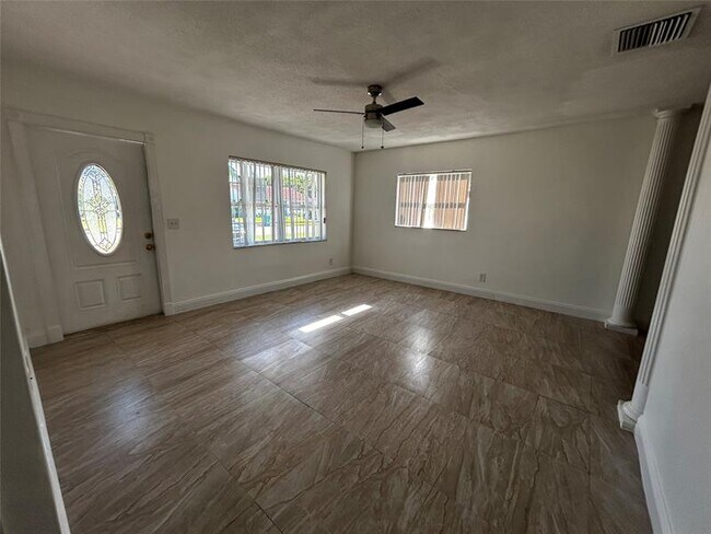 Foto del edificio - 9703 NW 70th Ct