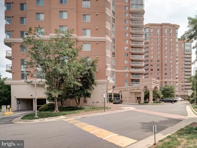 Building Photo - 3101 N Hampton Dr