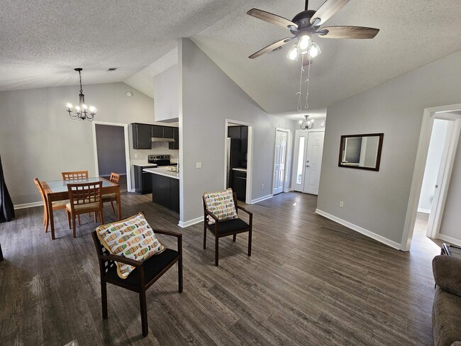 Foto del edificio - 2428 Beechnut Ln