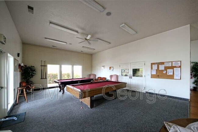 Foto del edificio - 2990 E Riverside Dr