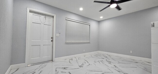 Building Photo - 153 NE 185th Terrace