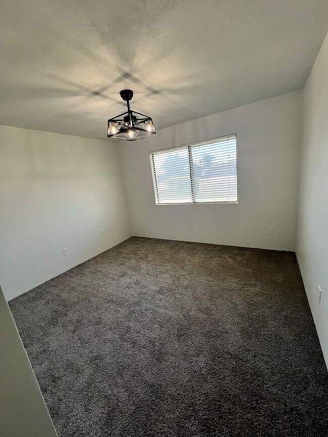 Building Photo - 8908 Thurber Ln