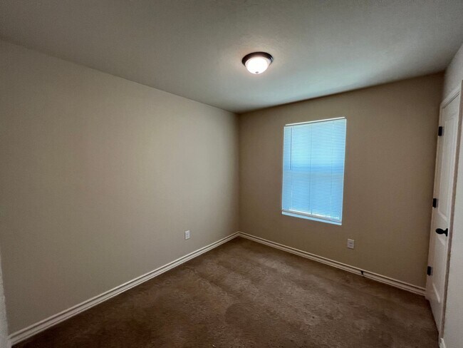 Building Photo - 7010 Micayla Cv