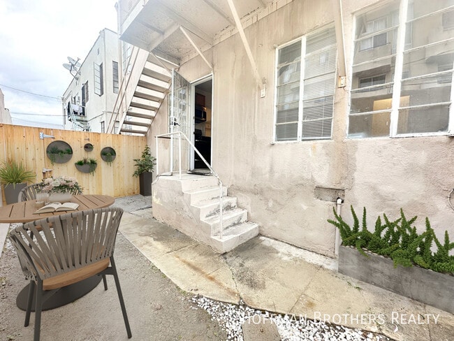 Foto del edificio - 1207 S La Cienega Blvd