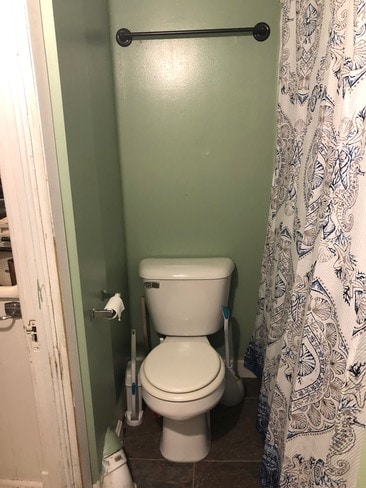 Bathroom - 818 N 7th Ave E
