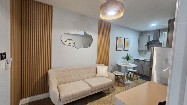 Building Photo - 368 Buenaventura Blvd