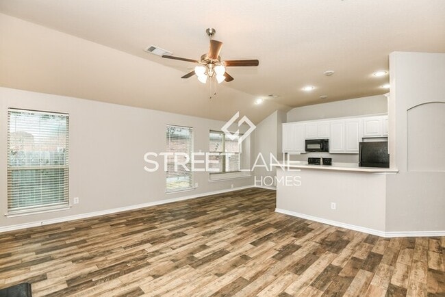 Building Photo - Charming 4 Bedroom in Saginaw!