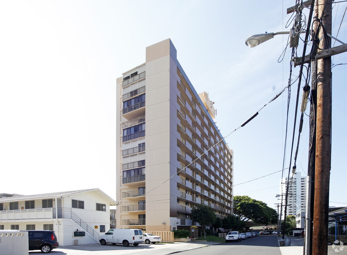 Building Photo - Luna-Liho Towers