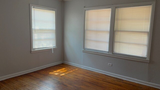 Building Photo - 117 S Pecan St