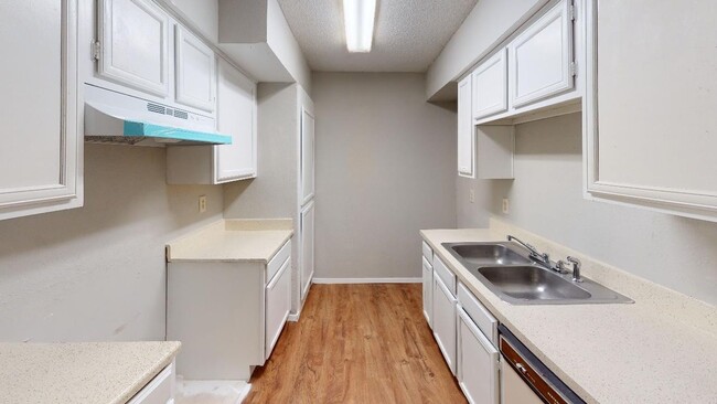 Foto del edificio - Charming Second Floor Unit In Dallas!