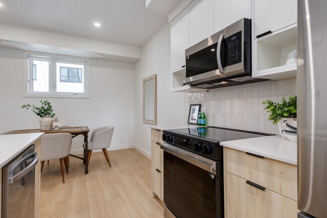 Photo du bâtiment - Calgary Pet Friendly Townhouse in Killarney