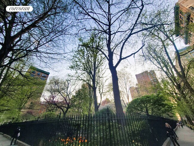 Foto del edificio - 225 E 21st St