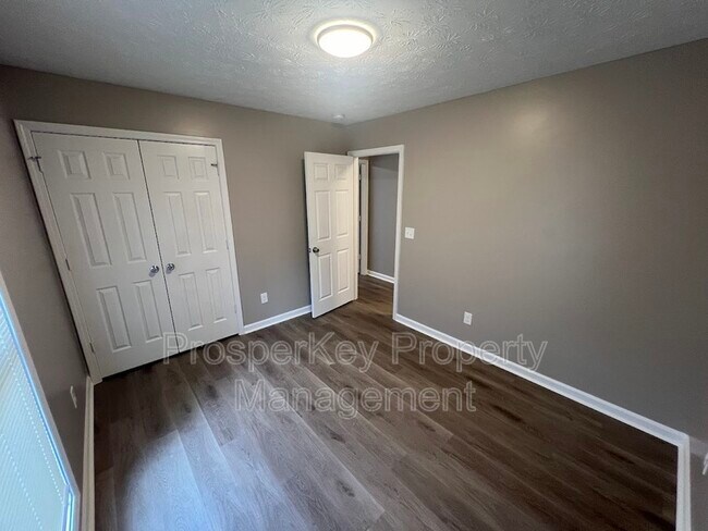 Foto del edificio - 707 Pine Hill Ct