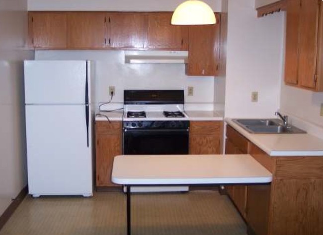 Kitchen - Fairlane Apartments